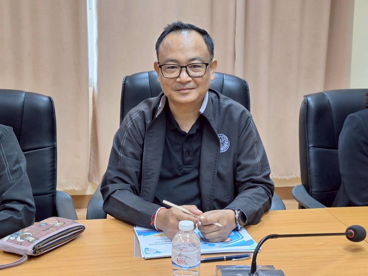 title - ผู้ตรวจราชการ ส.ป.ก. ประชุมตรวจราชการและติดตามความก้าวหน้าผลการดำเนินงานตามแผนการตรวจราชการของผู้ตรวจราชการสำนักงานการปฏิรูปที่ดินเพื่อเกษตรกรรม ประจำปีงบประมาณ พ.ศ. 2569 รอบที่ 1 เขตตรวจราชการที่ 11 จังหวัดมุกดาหาร